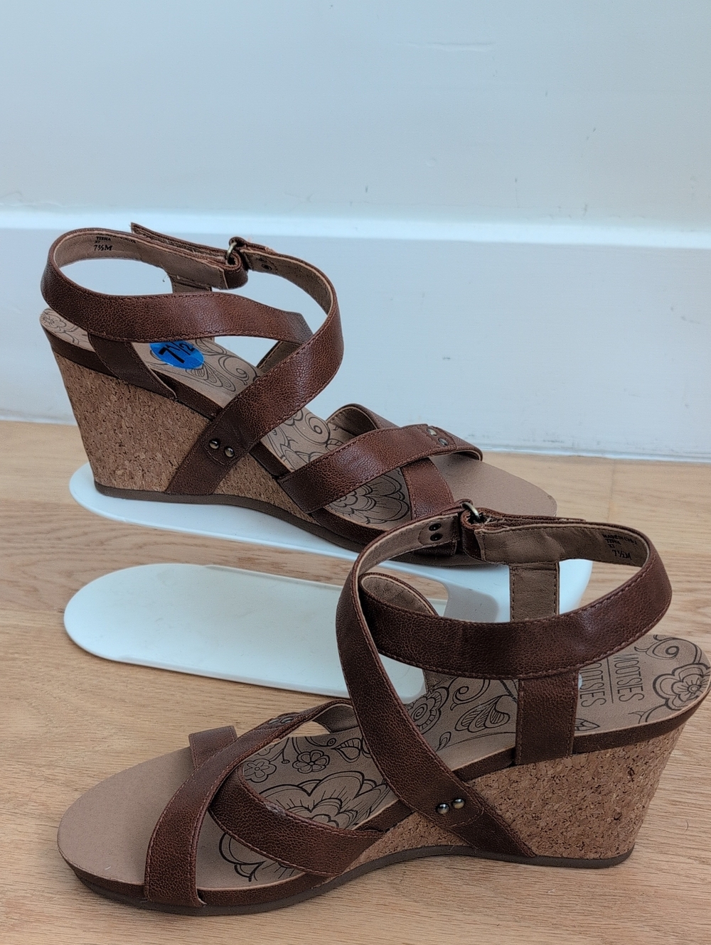 NWOT MOOTSIES TOOTSIES Brown Strappy Cork Wedge Sandals Floral Insole SIZE 7.5